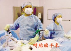 老人腹中藏畸胎瘤75年 及早手术治疗免恶化